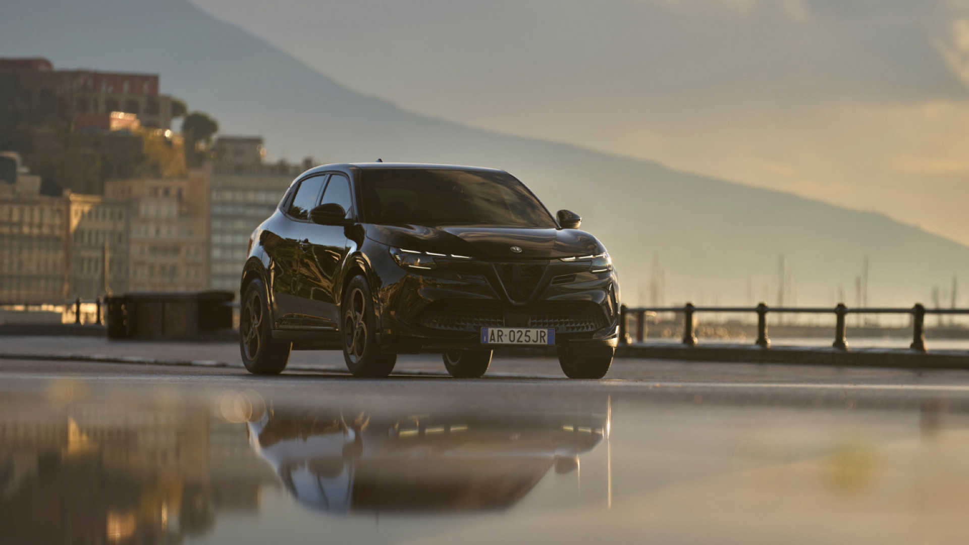 £229* Per Month - 0% APR - Alfa Romeo Junior Ibrida