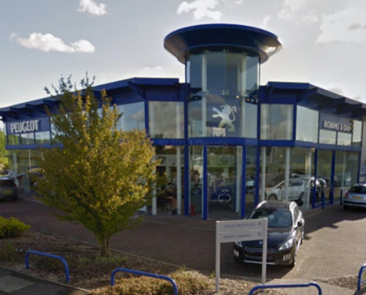 Car Dealerships Near Me | Local New & Used Car Dealer Showroom