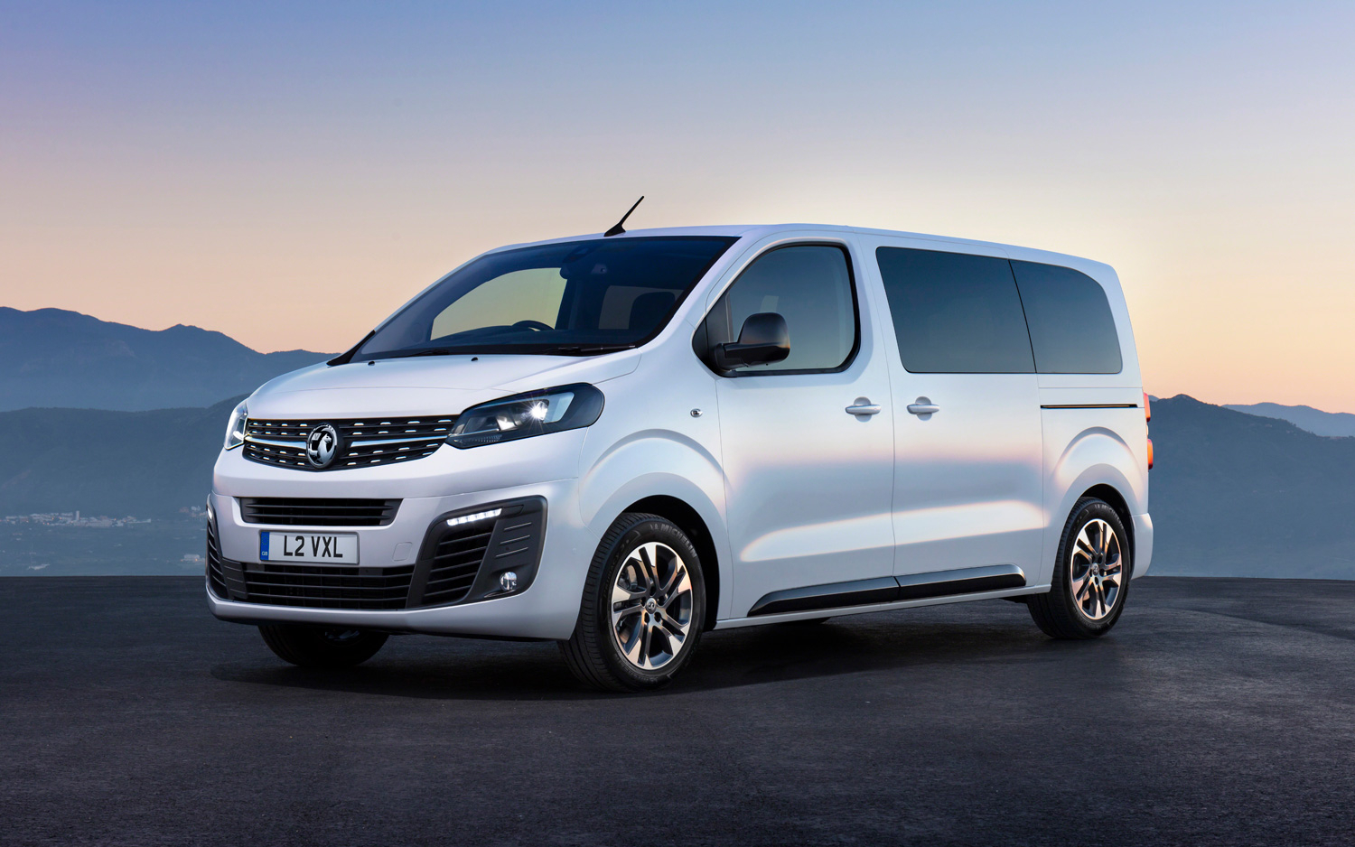 Vauxhall vivaro 9 shop seater price