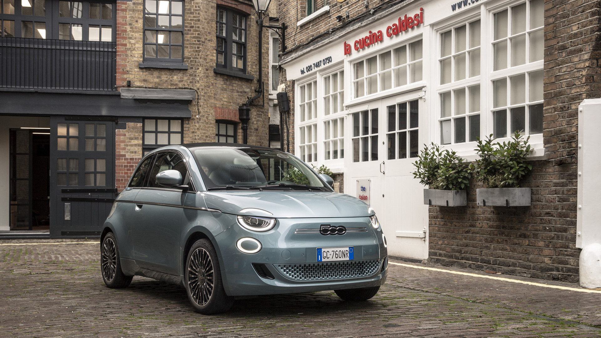 FIAT 500e has been named best electric city car for a second year