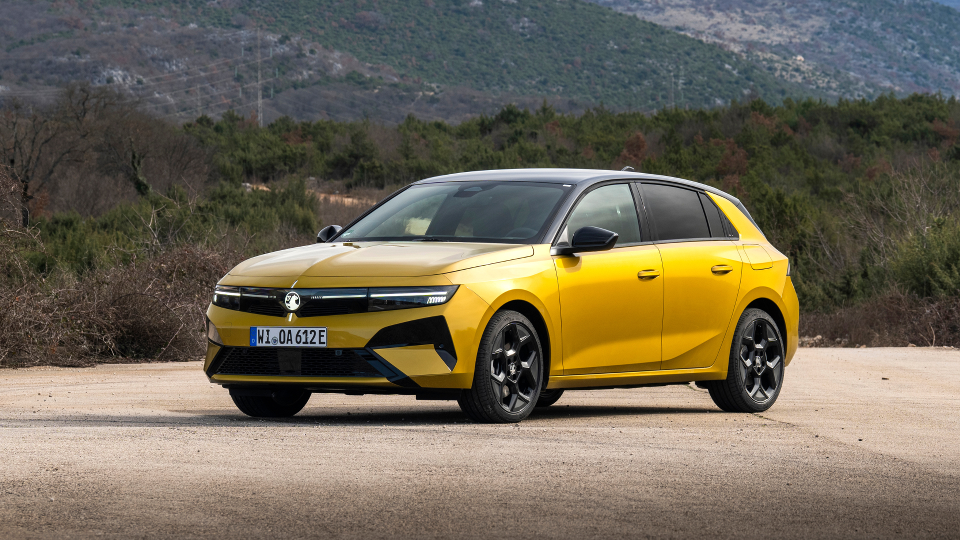 Vauxhall Opens Orders for New Astra and Introduces Petrol Automatic Version