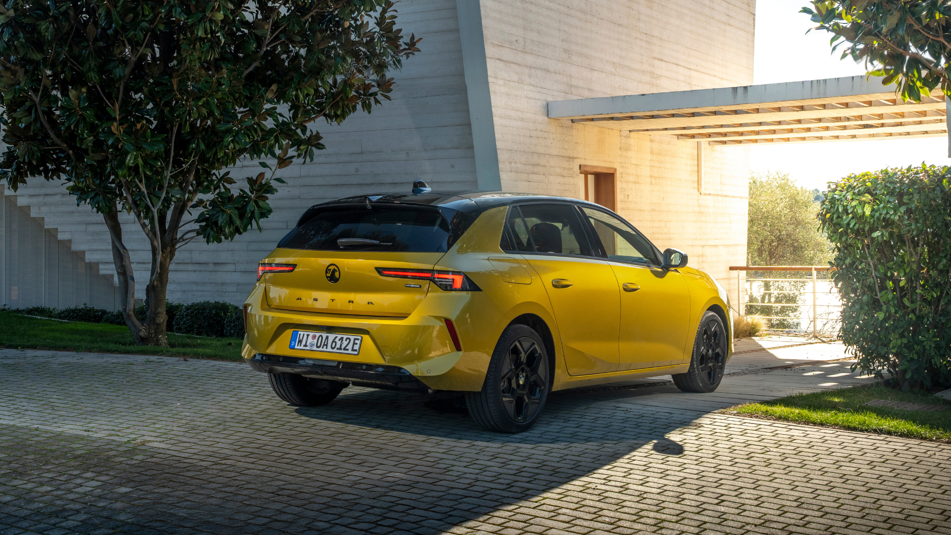 Vauxhall Opens Orders for New Astra and Introduces Petrol Automatic Version