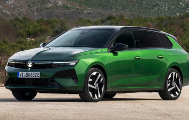 Vauxhall Opens Orders for New Astra and Introduces Petrol Automatic Version